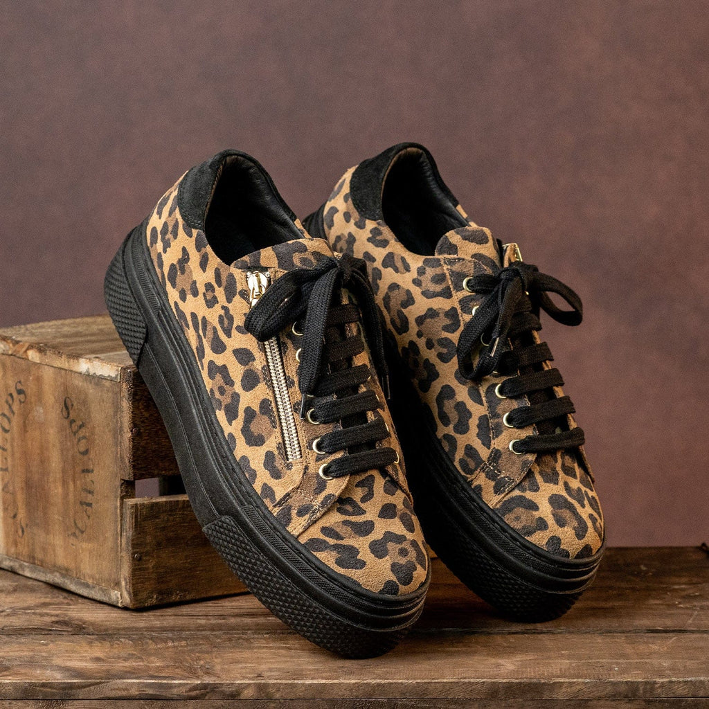 Diva: Leopard - Black Platform Sneakers For Wide Feet | Sole  display picture 3