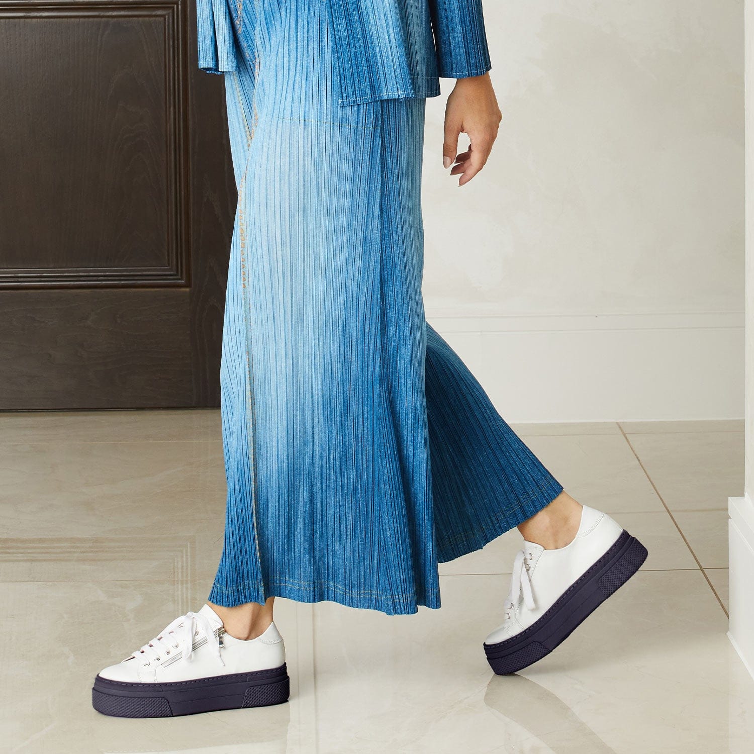 Shoes Diva: White Leather & Navy Sole Bliss USA