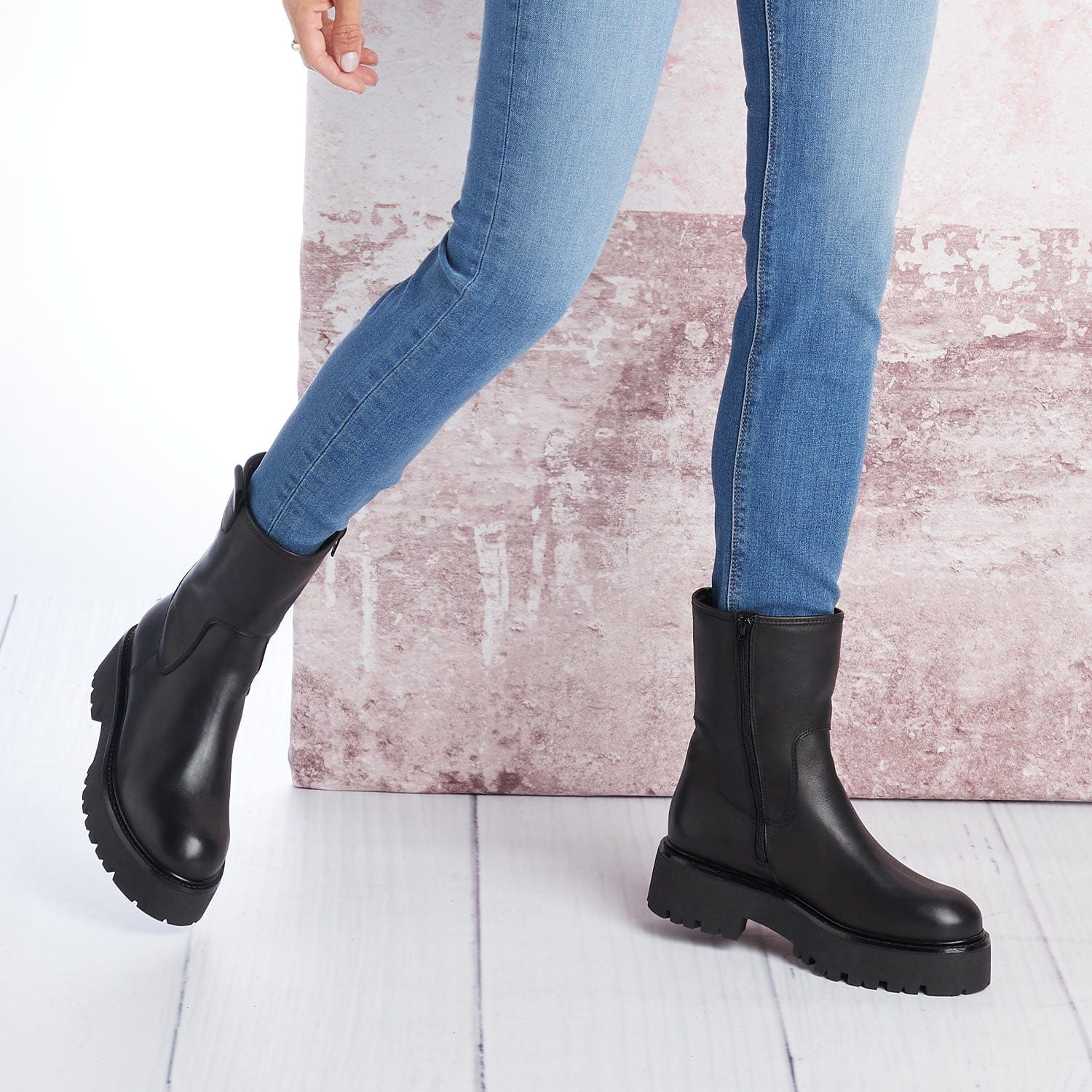 Boots Reign: Black Leather Sole Bliss USA