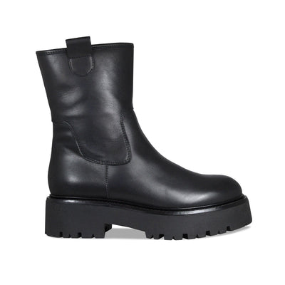 Boots Reign: Black Leather Sole Bliss USA