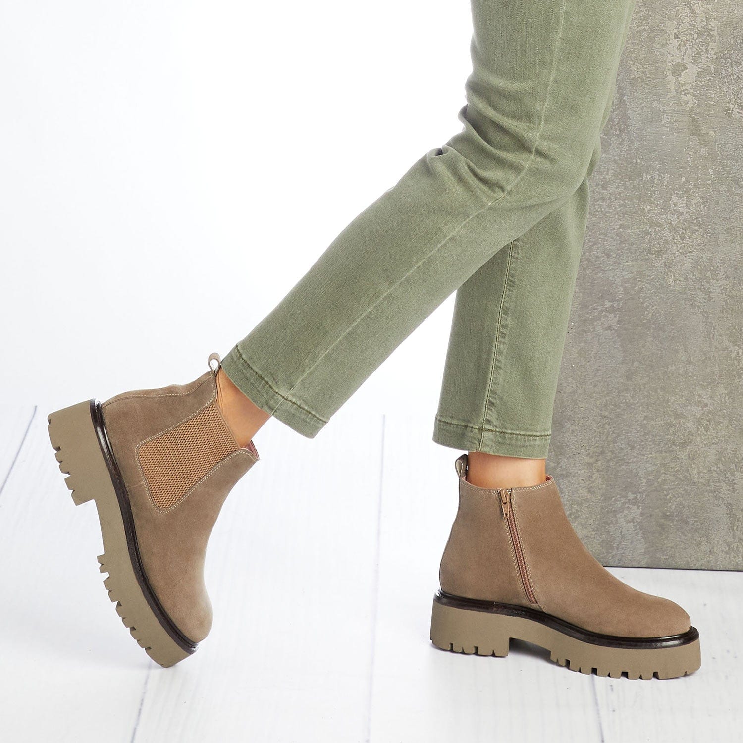 Boots Rhea: Taupe Suede Sole Bliss USA