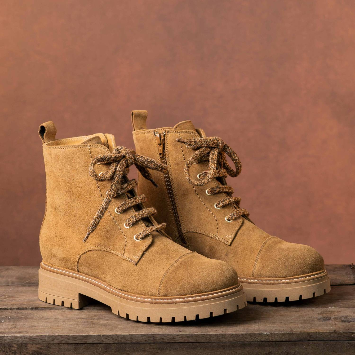Boots Tread: Tan Suede Sole Bliss USA