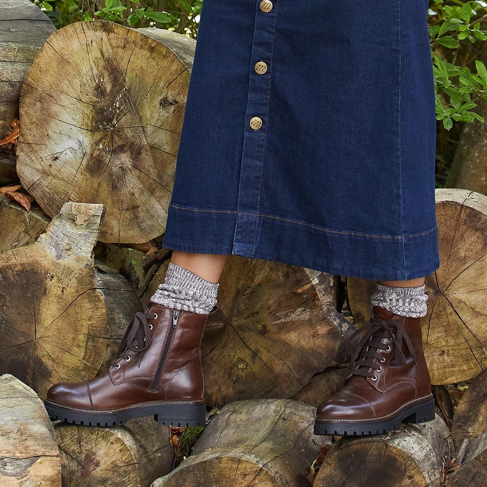 Boots Tread: Chestnut Leather Sole Bliss USA