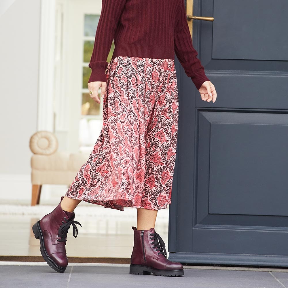 Boots Tread: Plum Leather Sole Bliss USA