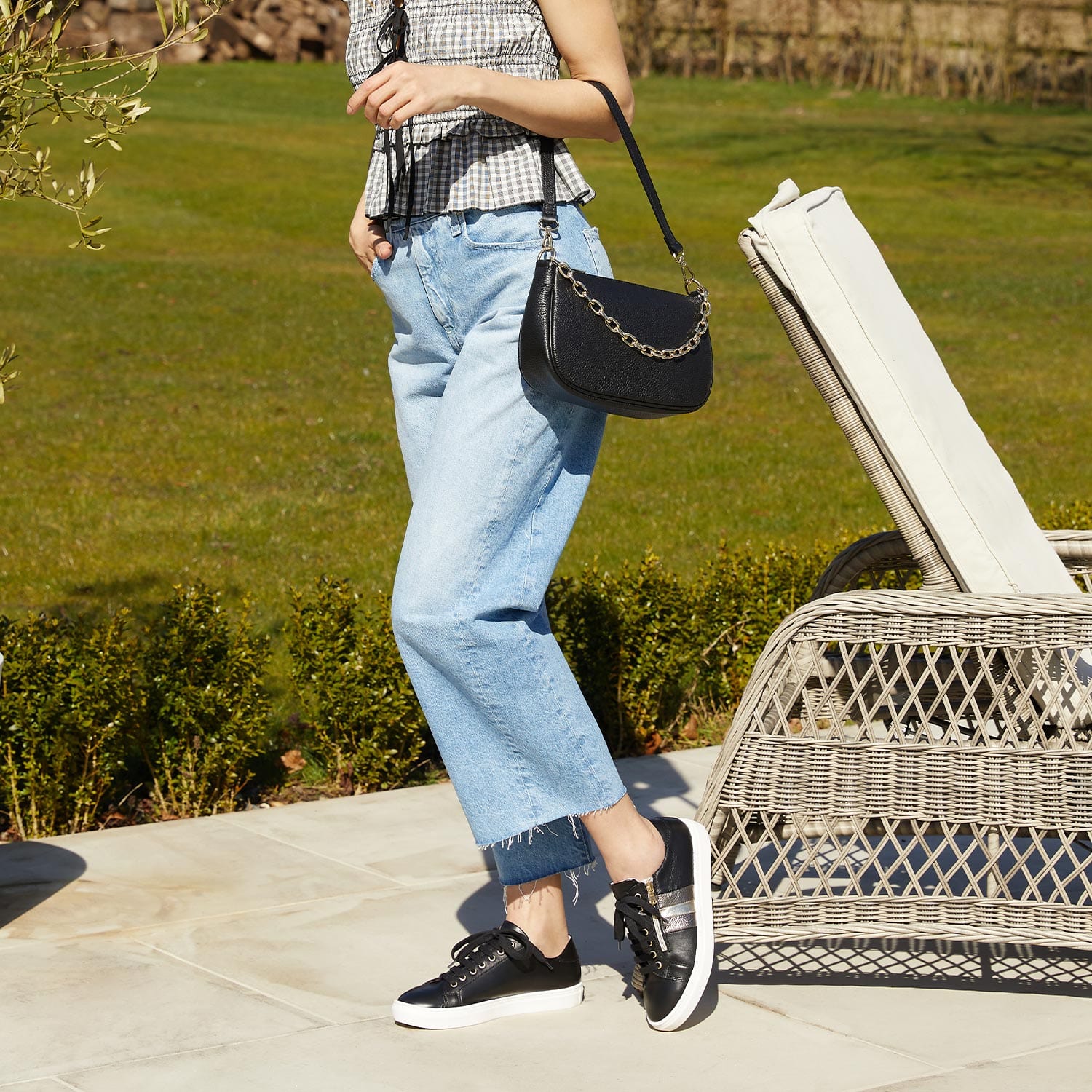 Shoes Sprint: Black Leather & Metallic Sole Bliss USA