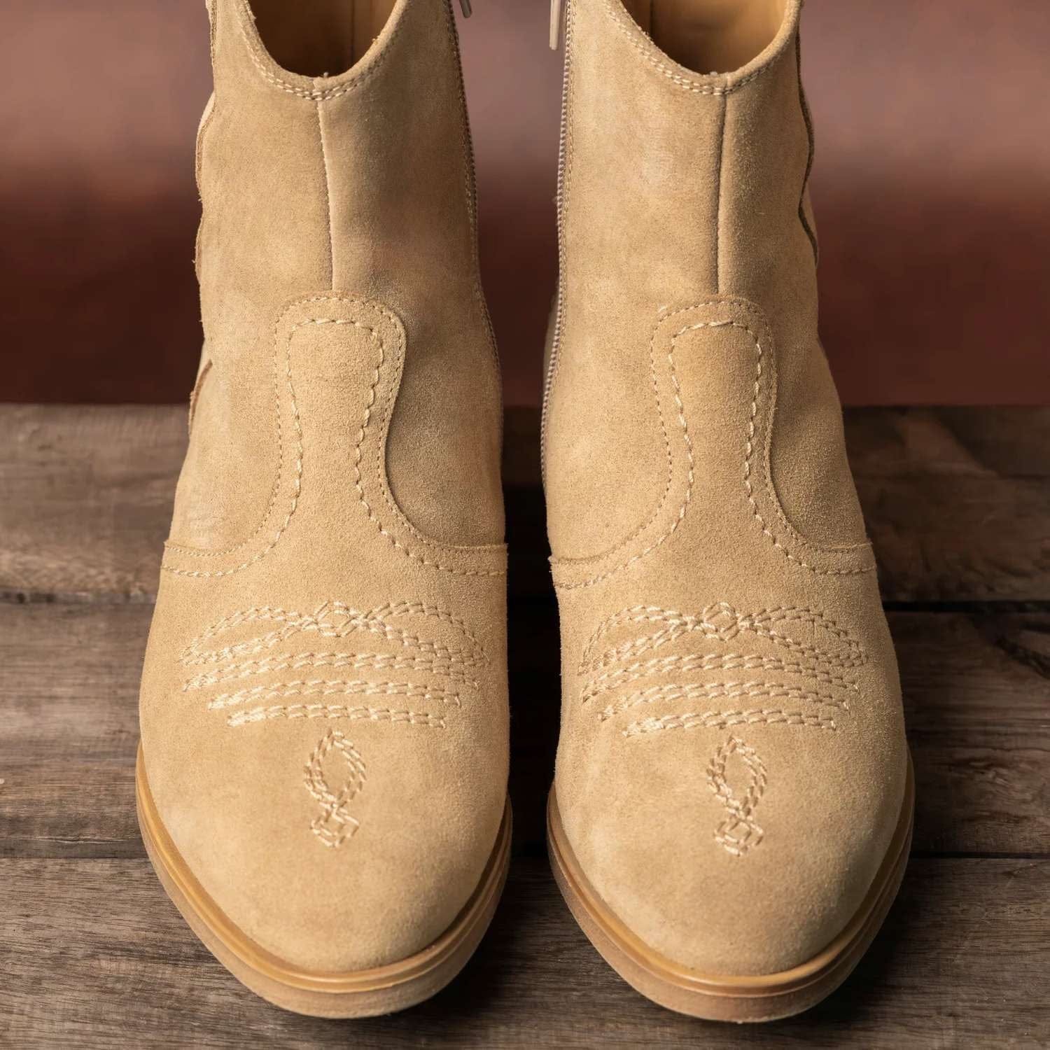 Boots Pioneer: Sand Suede Sole Bliss USA