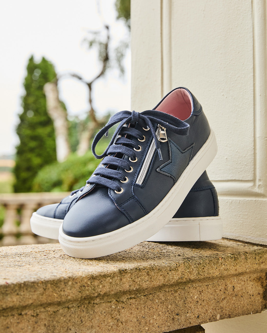 Collection listing media