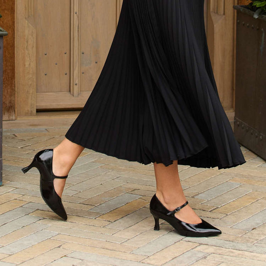 Cate: Black Leather Shoes Sole Bliss