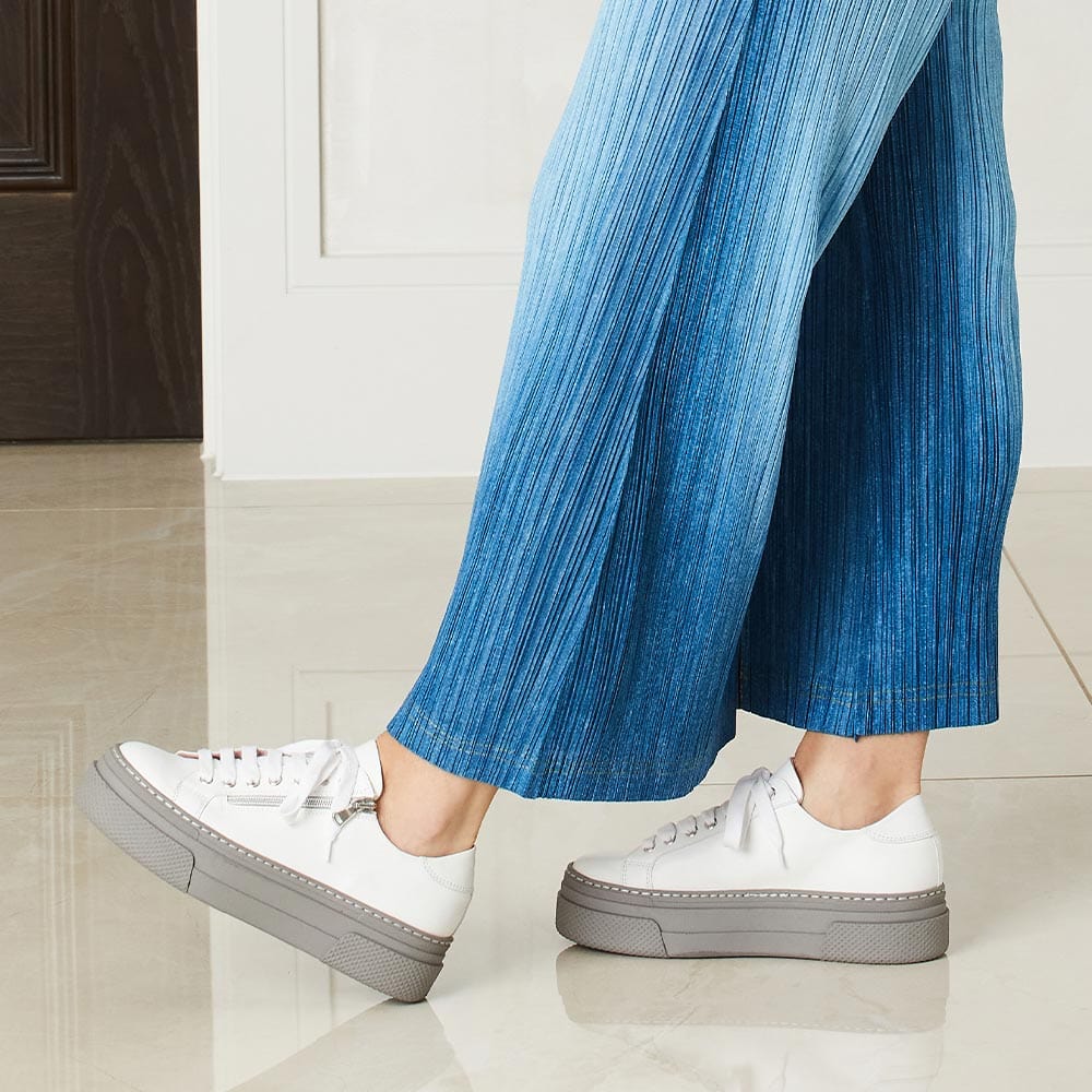Diva: White Leather & Grey Shoes Sole Bliss