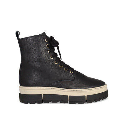 Boots Venture: Black Leather & Shearling Sole Bliss USA