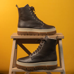 Boots Venture: Chocolate Brown Leather & Shearling Sole Bliss USA