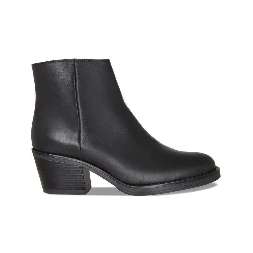 Winona: Black Leather Boots Sole Bliss
