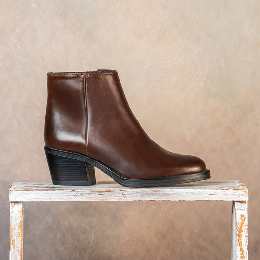 Winona: Chestnut Leather