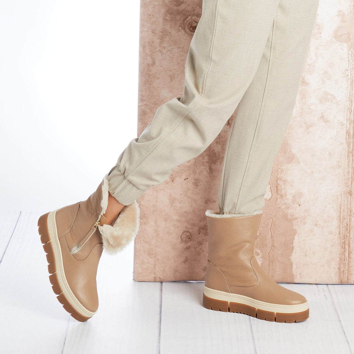 Wonder: Caramel Leather & Shearling Boots Sole Bliss